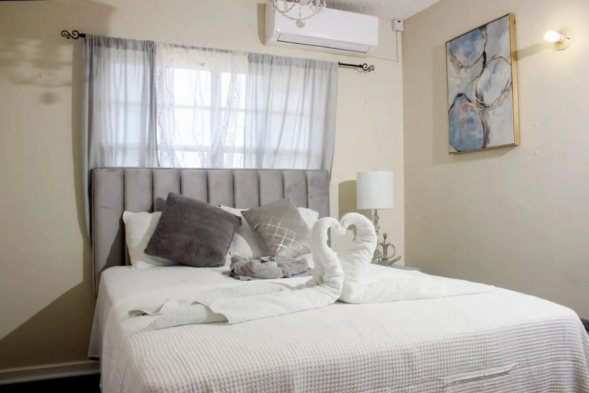 Steph'S Cozy Place Kingston Apartamento